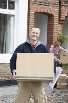 Team preparing a safe moving job with careful loading procedures